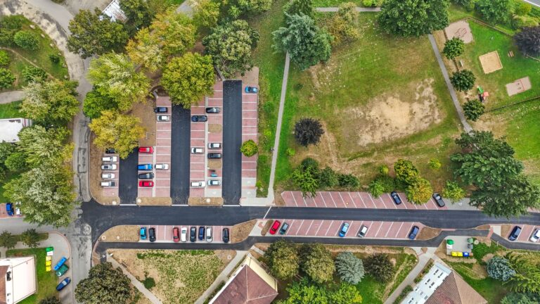 Bystřice zvýšila počet parkovacích míst na Sídlišti 1
