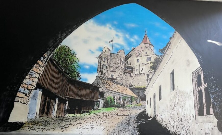 Centrum Bystřice zdobí série muralů