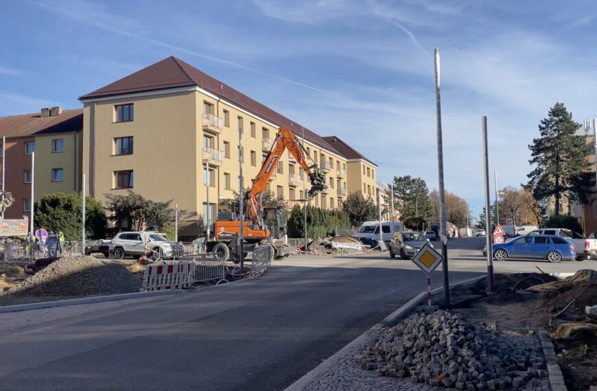 Rekonstrukce křižovatky brodské a revoluční se chýlí ke konci