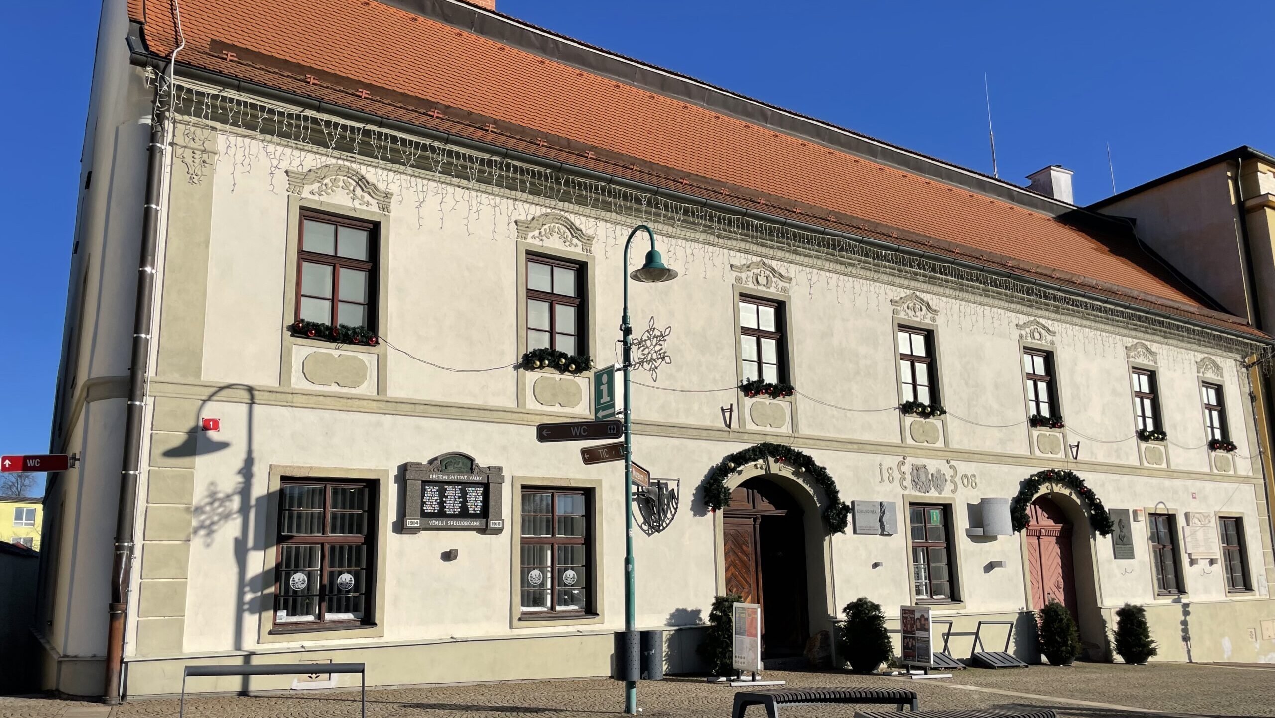 Rekonstrukce šablonové výmalby v muzeum