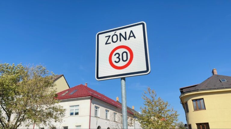Ve centru Žďáru nad Sázavou proběhne změna dopravního značení