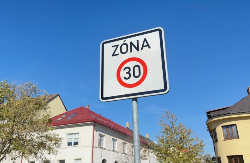 Ve centru Žďáru nad Sázavou proběhne změna dopravního značení